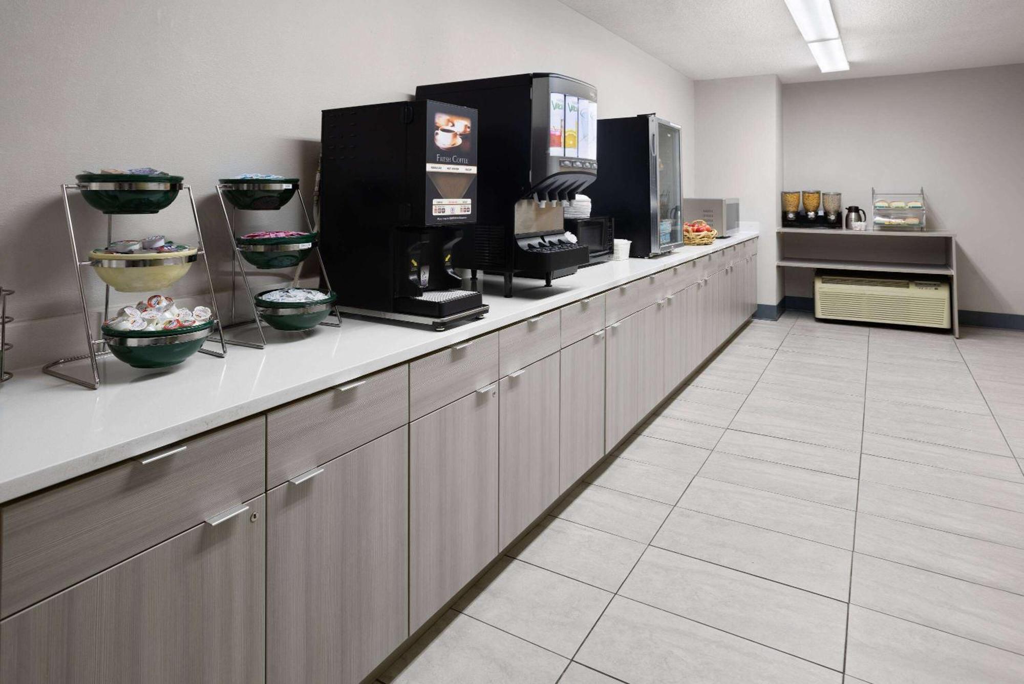 Microtel Inn By Wyndham Raleigh-Durham Airport Морисвил Екстериор снимка